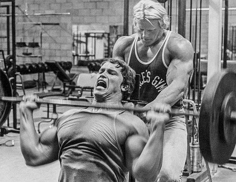 Arnold Swarzenegger works out his chest routine