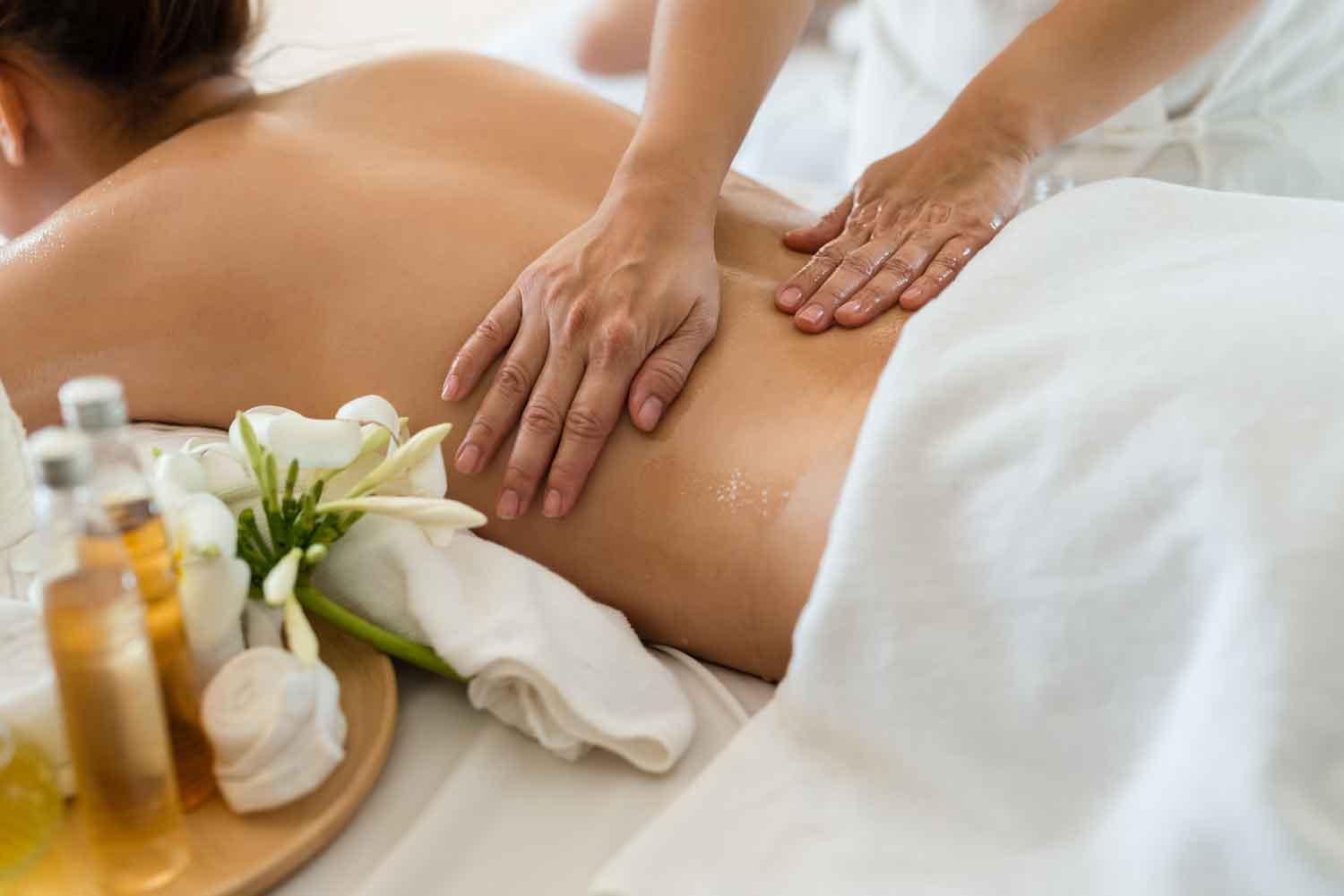 Back massage with natural massage oil