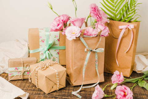 paper-bag-full-fresh-flowers-wrapped-present-gift-wooden-surface.jpg__PID:32f20f27-f64b-4eef-828e-87f9552e73df