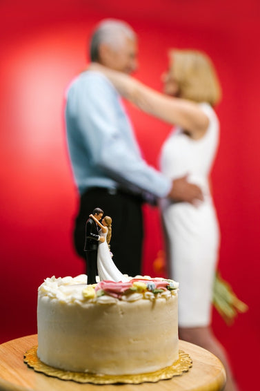 Classic couple wedding cake topper