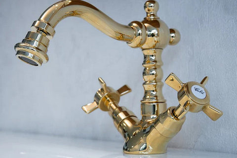 faucet and bathroom color