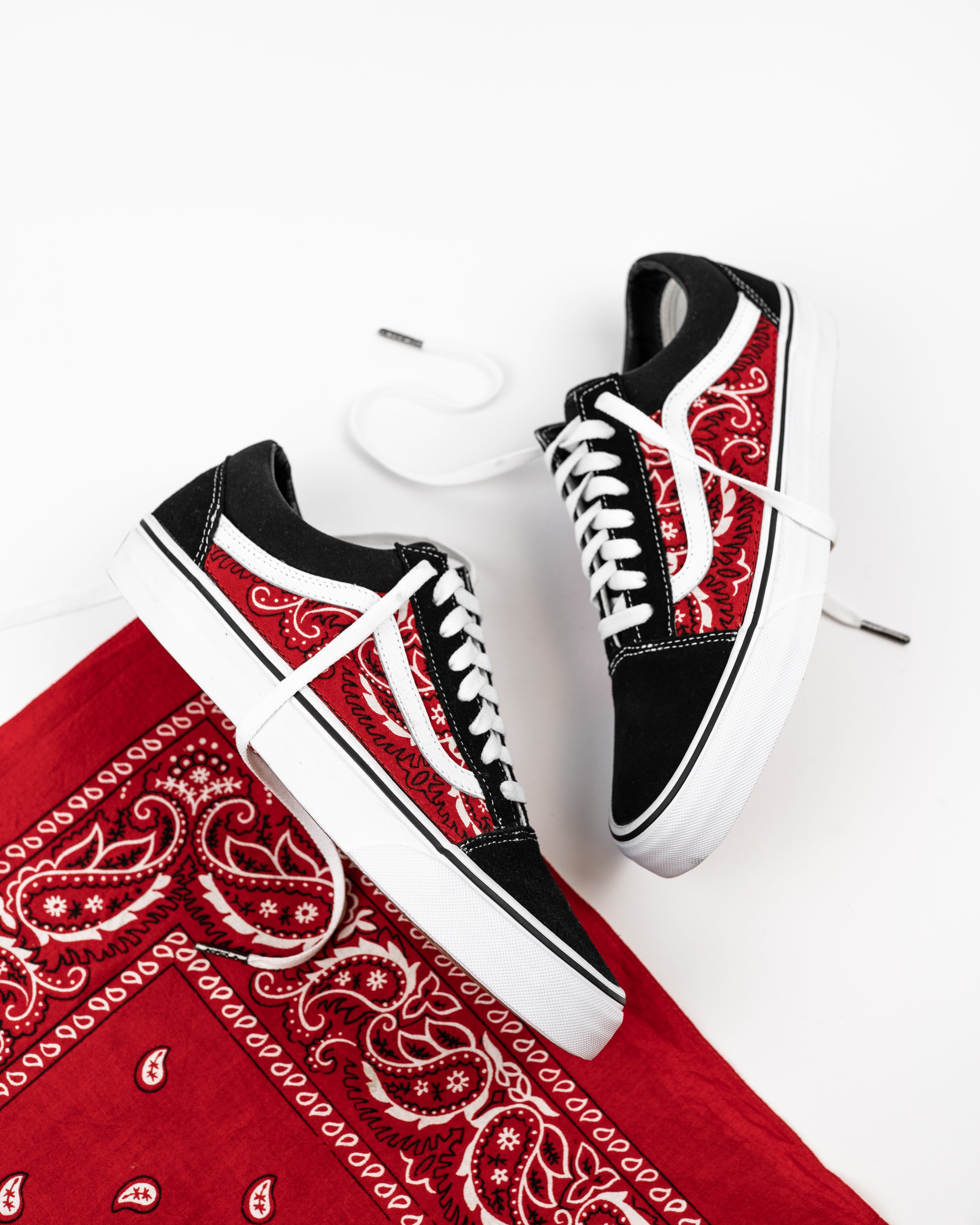 Vans Old Skool x Red Flags Custom. Bandana Paisley US 6.5 EU 38.5 US 7 EU 39 US 7.5 EU 40 US 8 EU 40.5 US 8.5 EU 41 US 9 EU 42.5 US 9.5 EU US 10 EU 43 US 10.5 EU 44 US 11 EU 44.5 US 11.5 EU 45 US 12 EU 46 US 13 EU 47