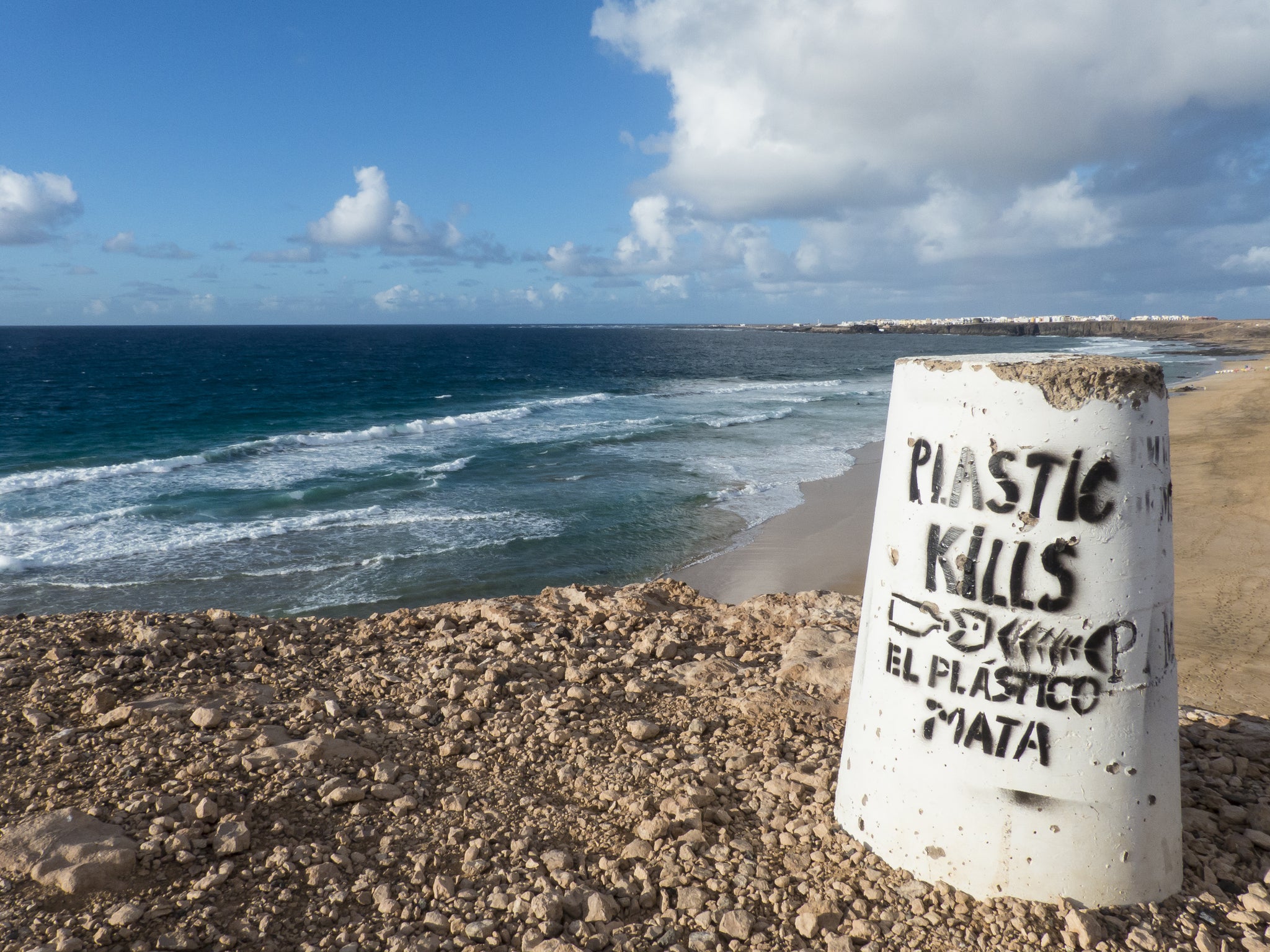 Plastic Kills the Ocean