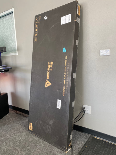 Secretlab MAGNUS Pro XL damaged desktop replacment