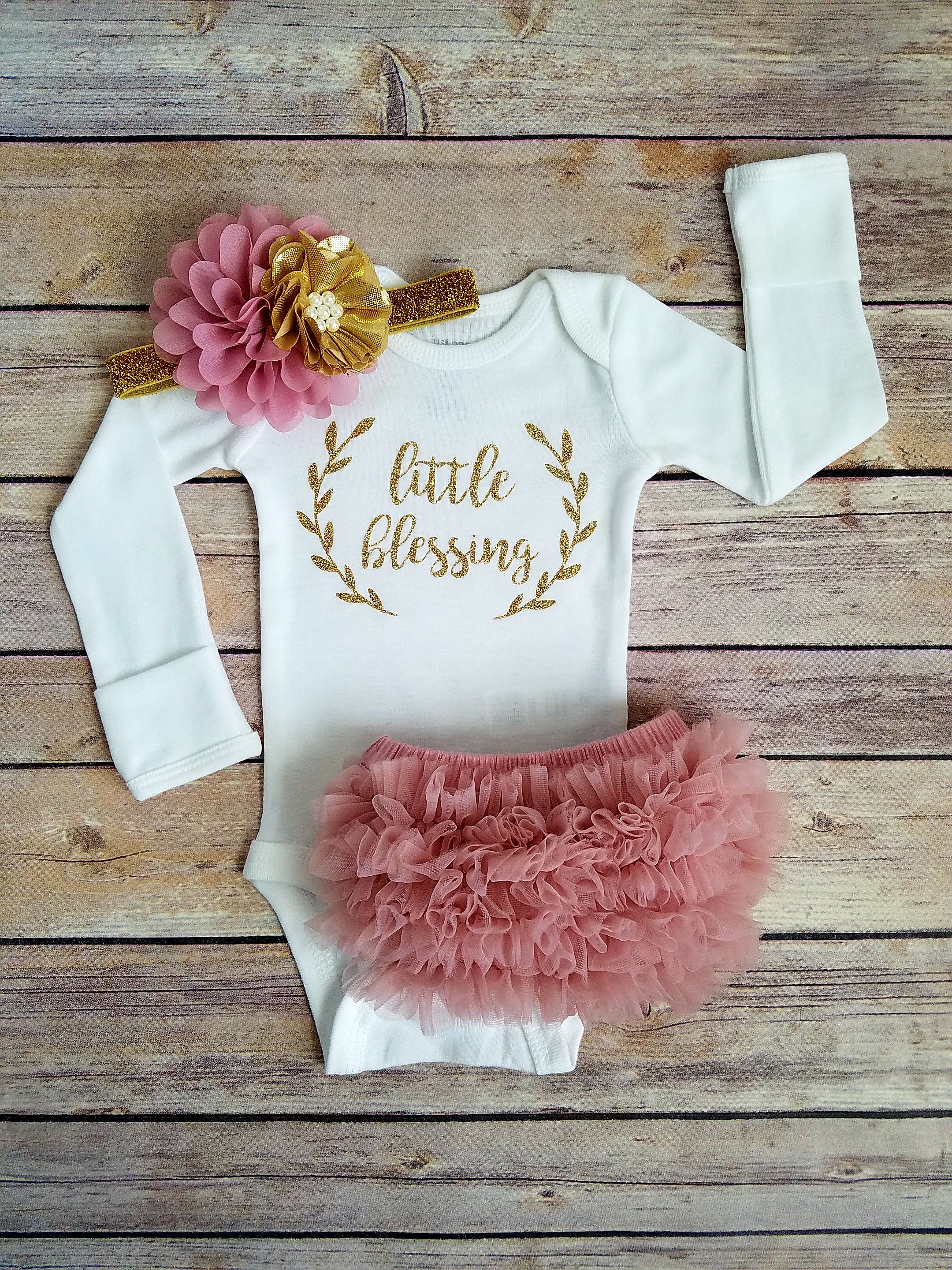 cute newborn coming home outfits