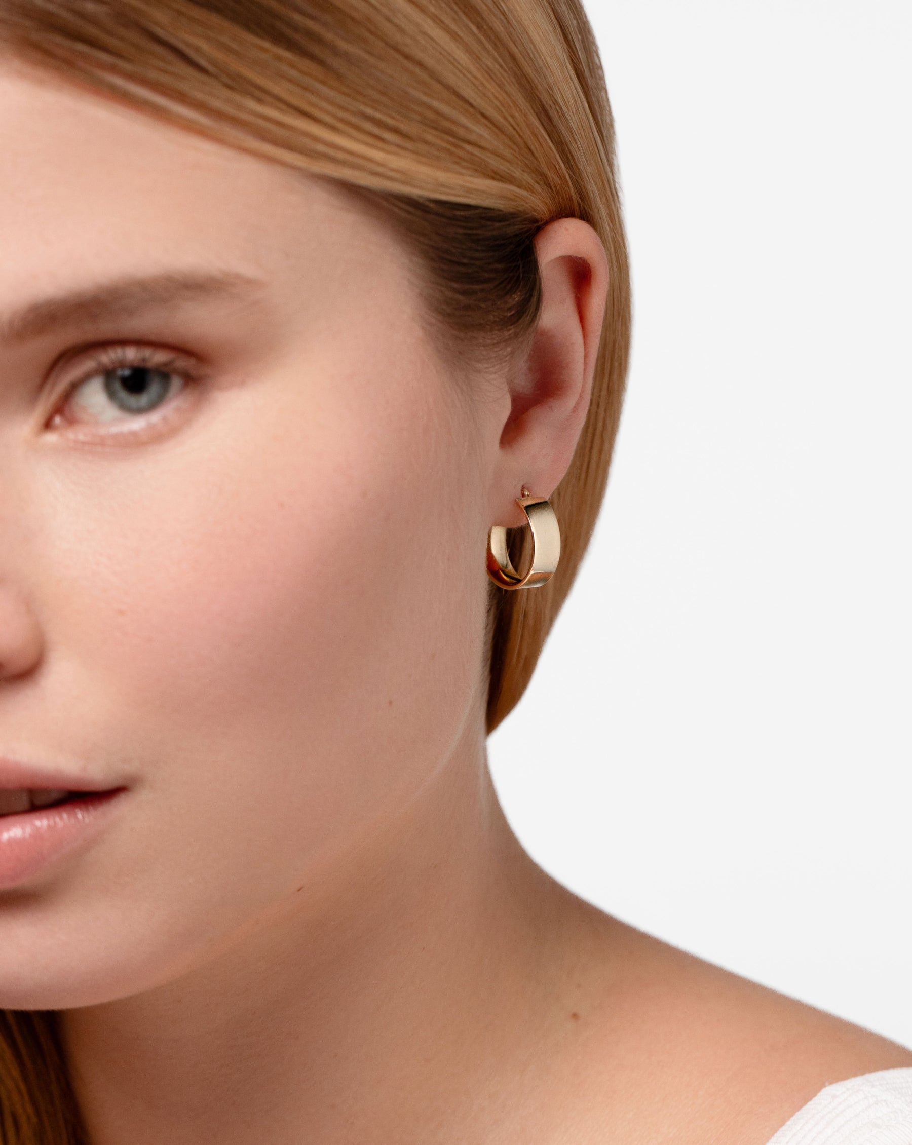 Verve Drop Gold Earrings | Fashionable Drop Earrings | CaratLane
