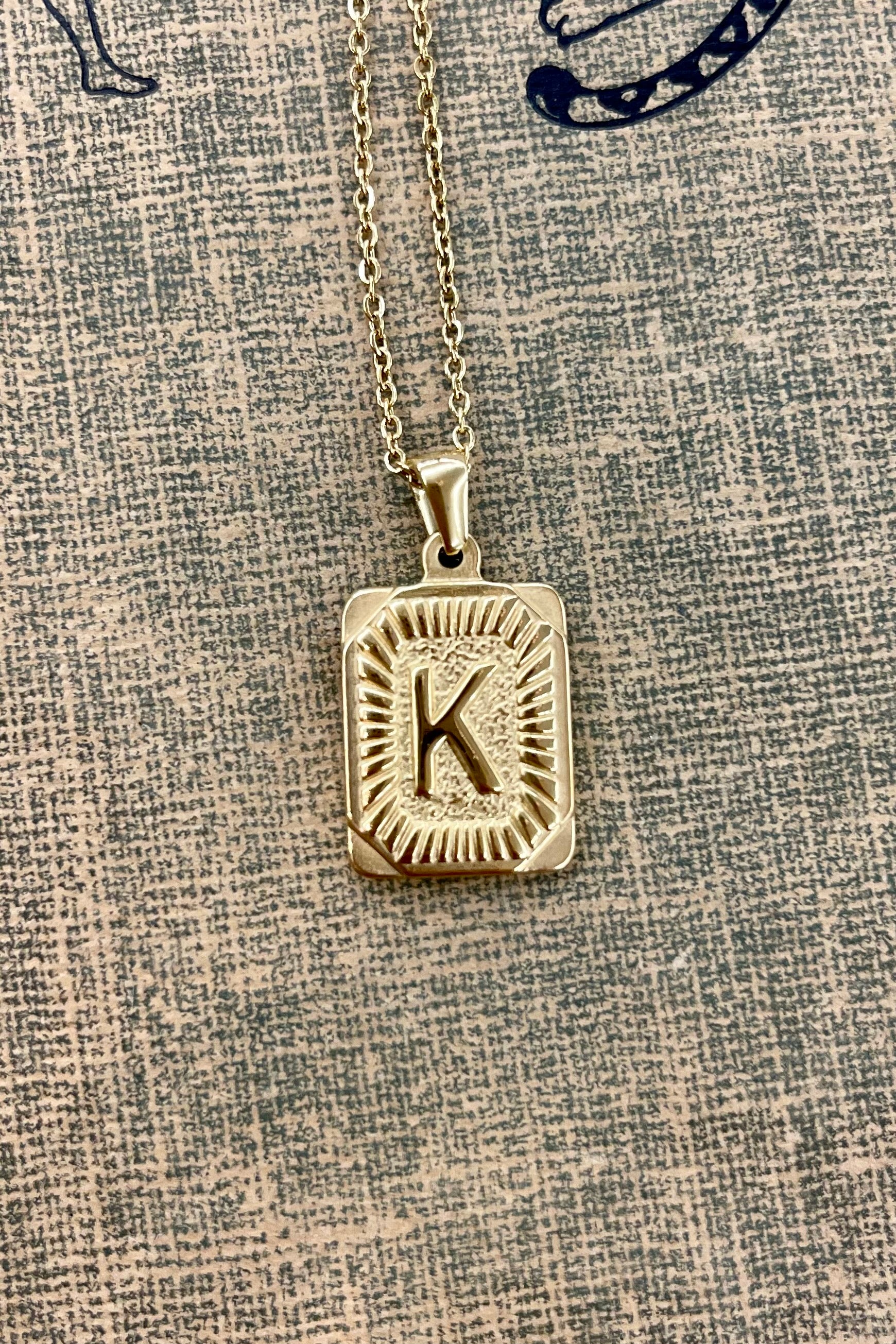 trendy letter necklace