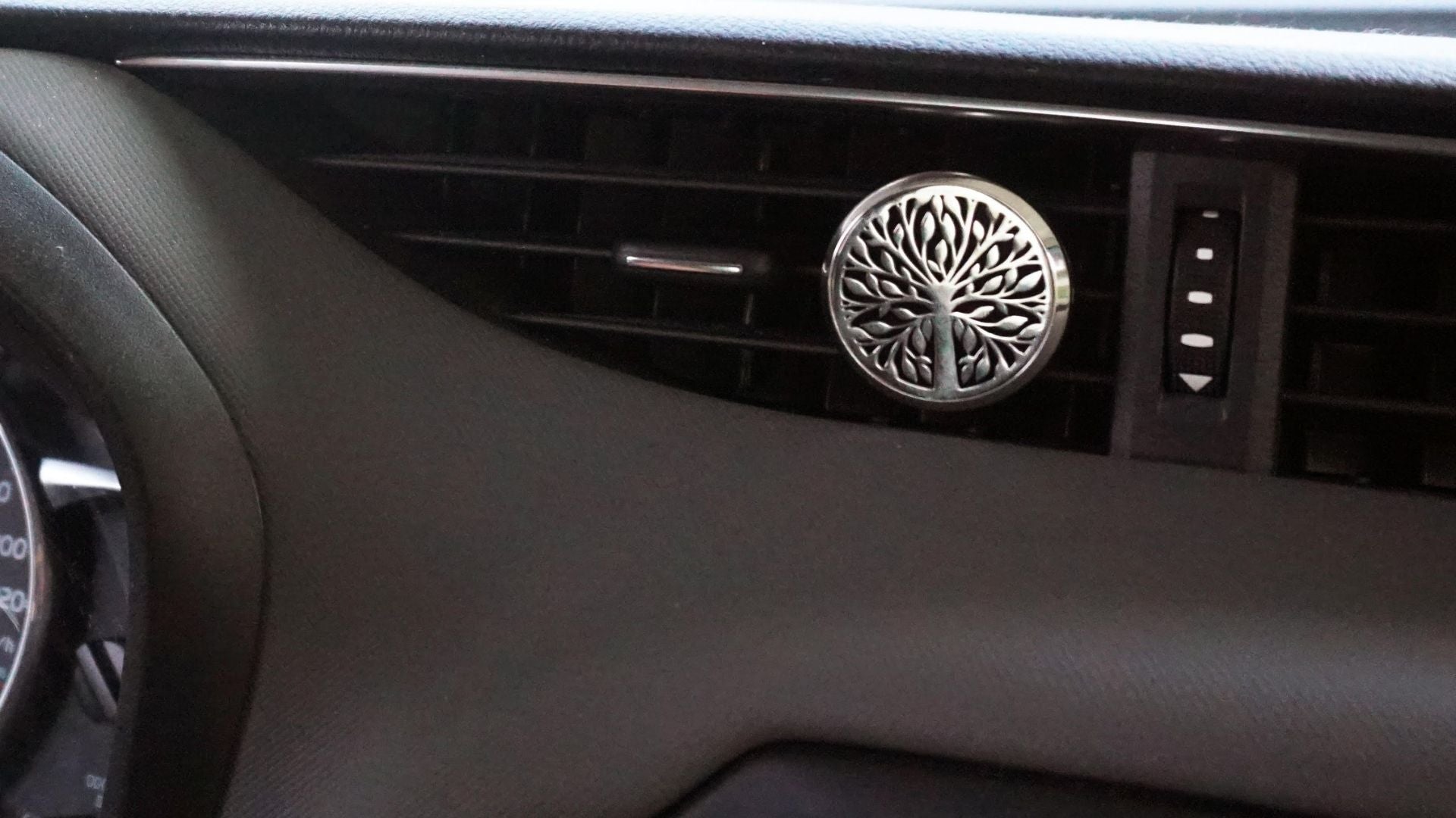 Do Car Essential Oil Diffusers Fog Up Windows While Driving