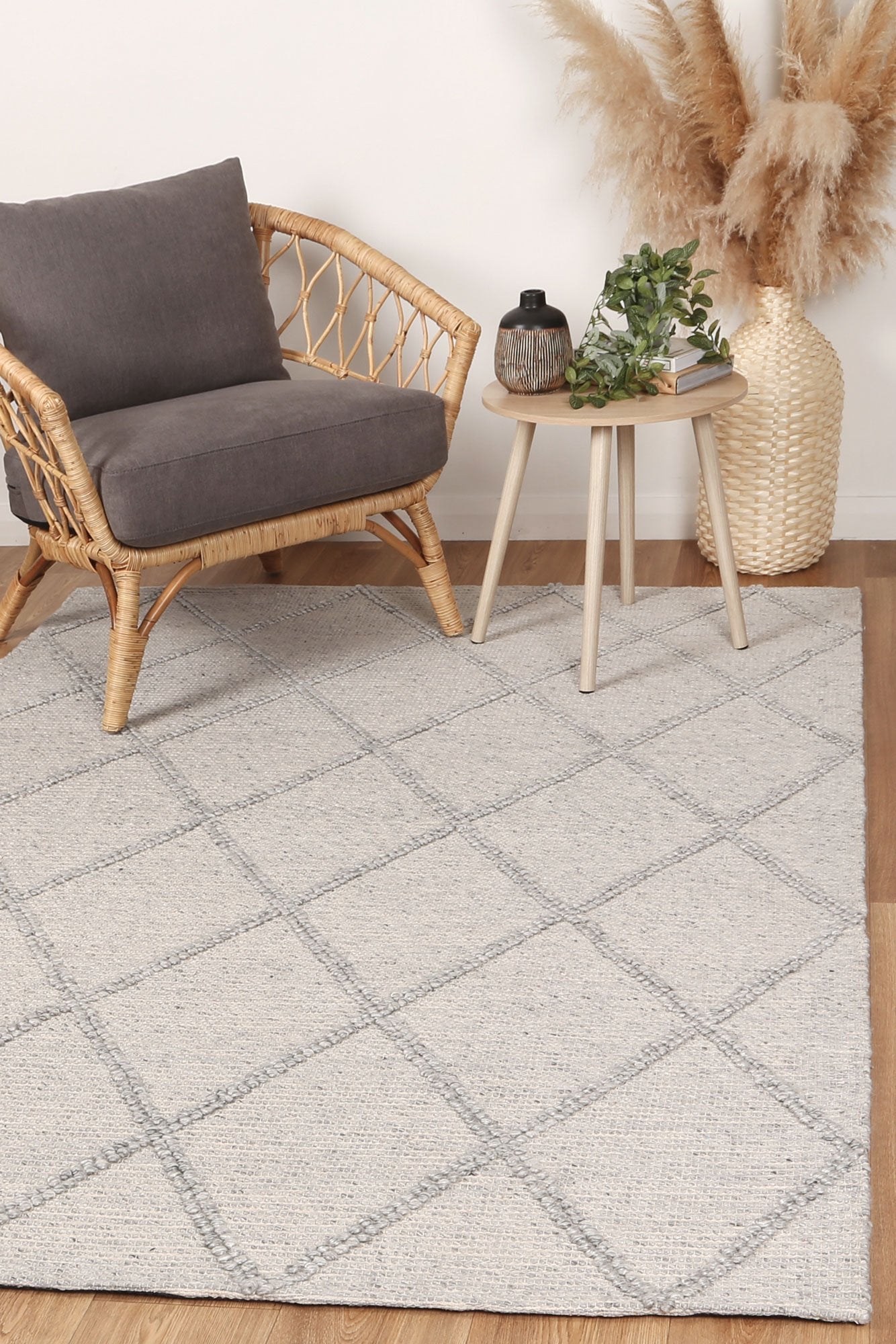 Leilani Diamond Braided Grey Rug