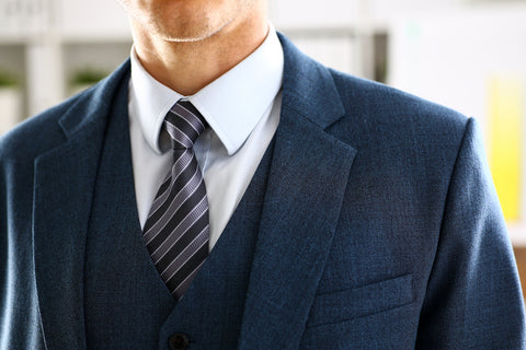 Consejos para el ajuste de la chaqueta de traje para hombres