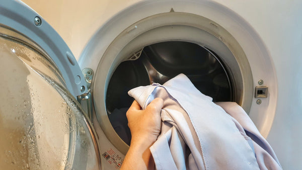 metódy prania šaty košele muži ženy
