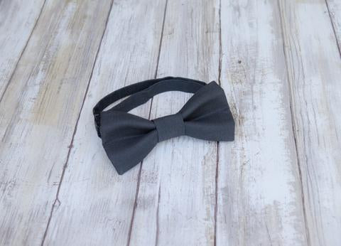 Gray Bow Tie - Charcoal. Wedding Bow Tie, Grad Bow Tie, Mens Bow Ties
