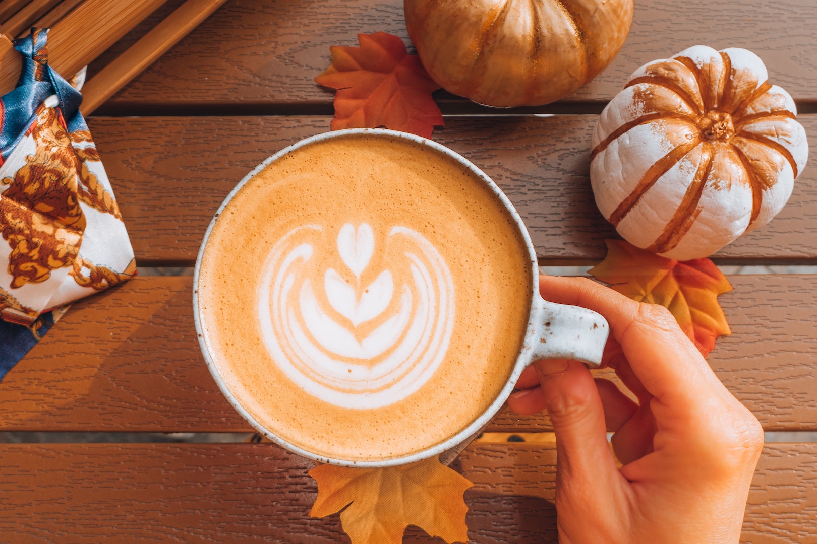 Image of a pumpkin spice latte, made with LĒVO pumpkin spice syrup.