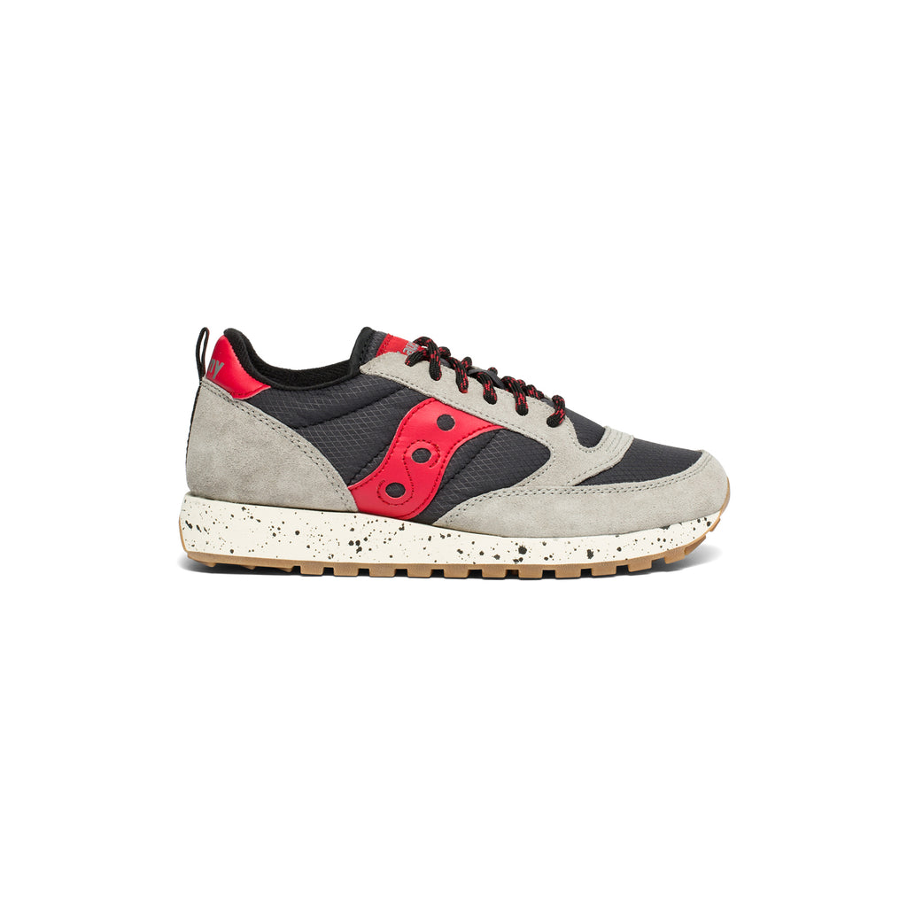 red and black saucony