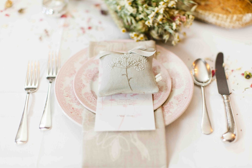 Wedding place settings: Place names, favours and more