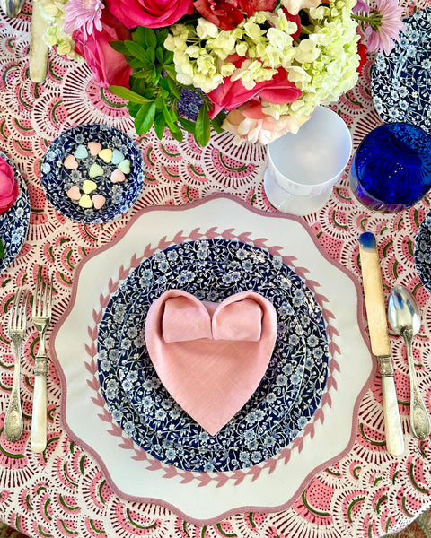 Valentine's Day table from @addictedfromchina