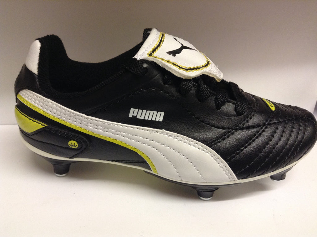 puma football boots black and white