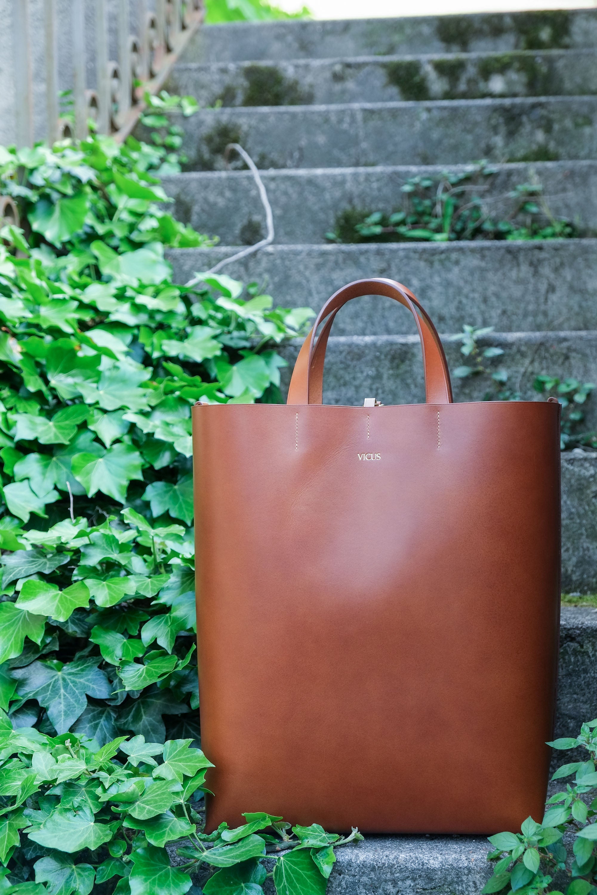 'MAIR' leather tote bag by VICUS