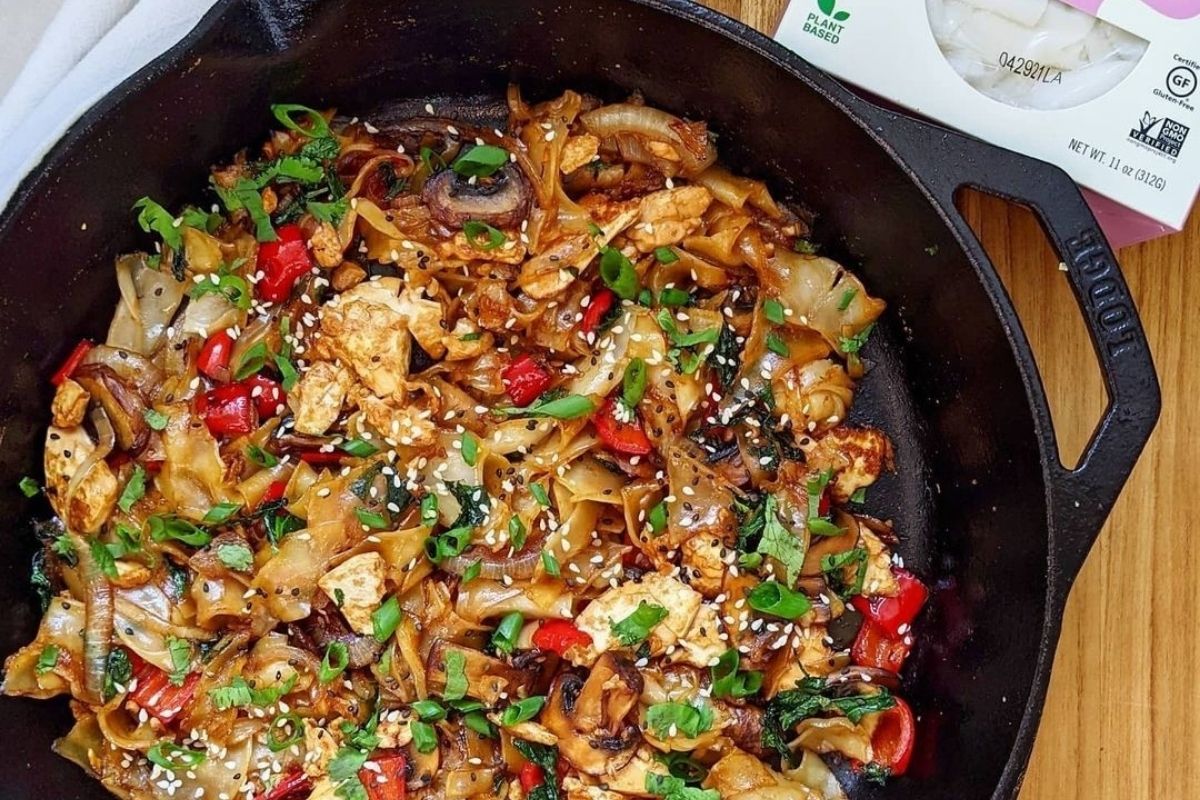 pad see ew in cast iron pan