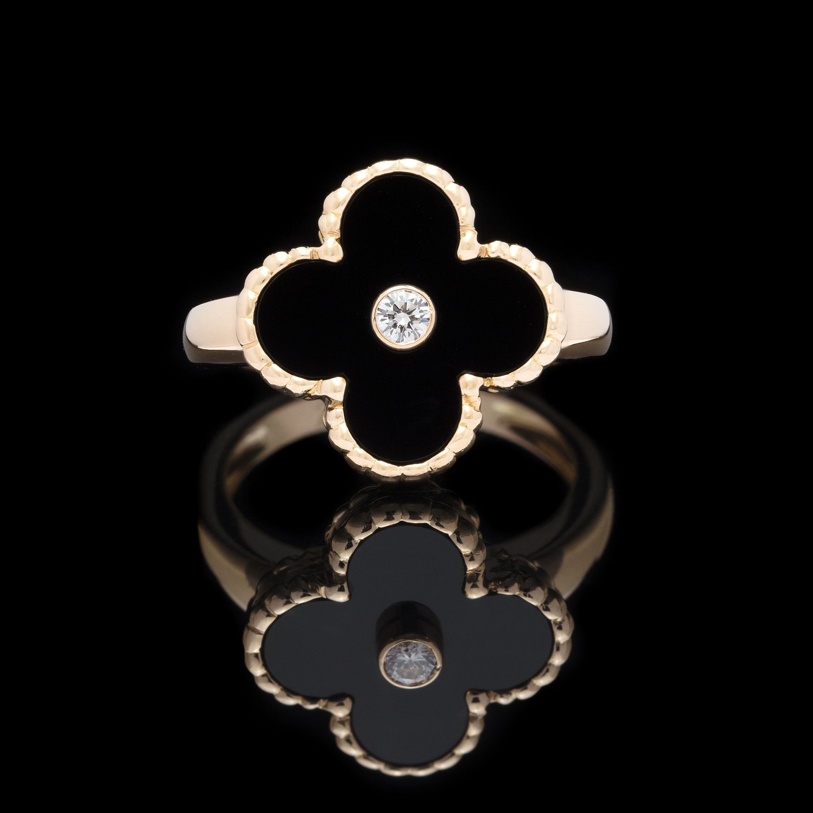 huilen Vergemakkelijken Hallo Estate Van Cleef & Arpels Alhambra Onyx & Diamond Ring - 66mint Fine Estate  Jewelry
