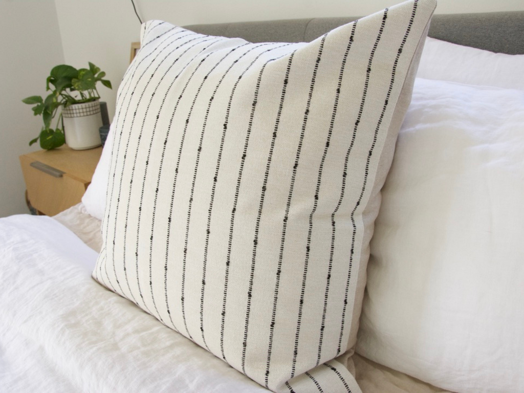 https://cdn.shopify.com/s/files/1/1363/9413/products/White_BlackPepperedPillowCase-22x22-1_1024x.png?v=1699045299