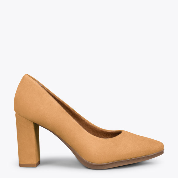 URBAN – Zapatos de tacón alto de ante CAMEL – ShopOnline