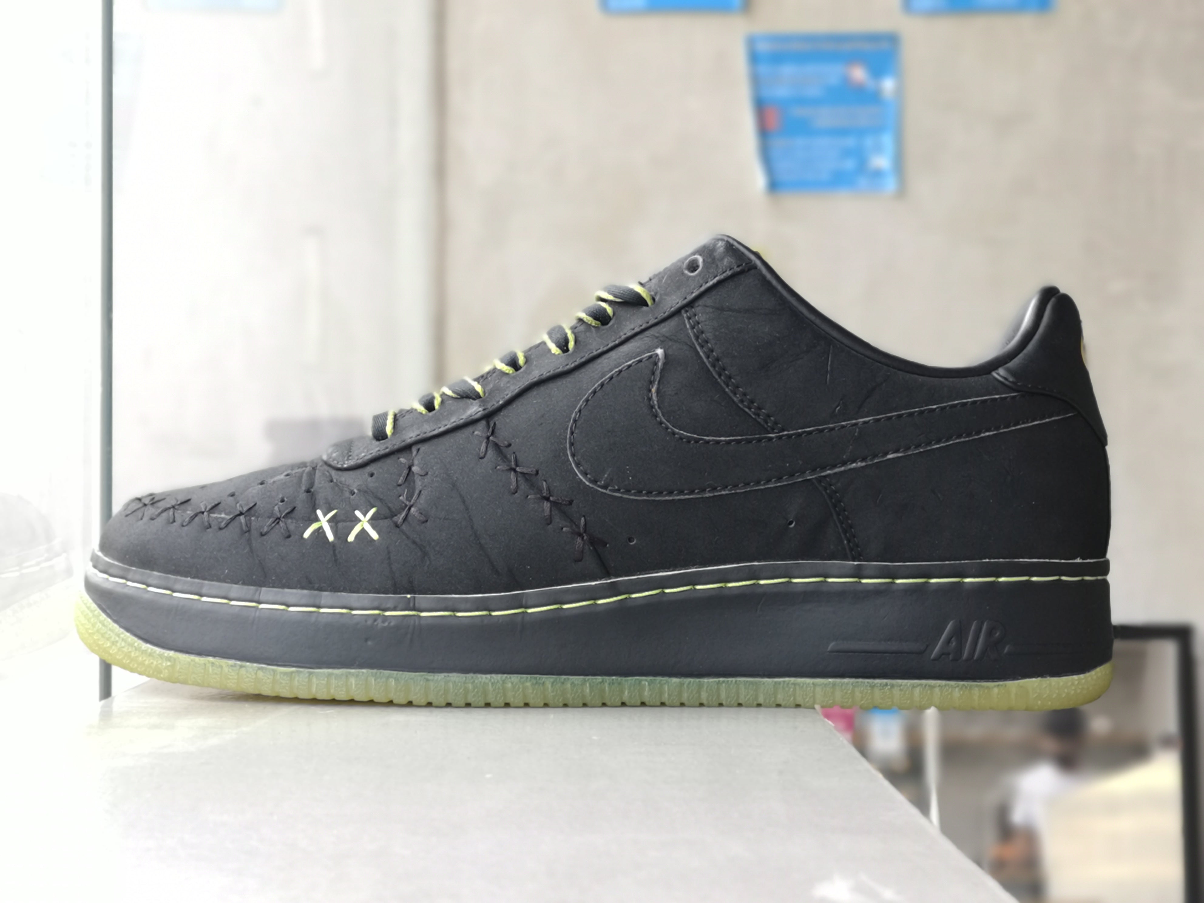 Nike Air Force One Low One World x Kaws 