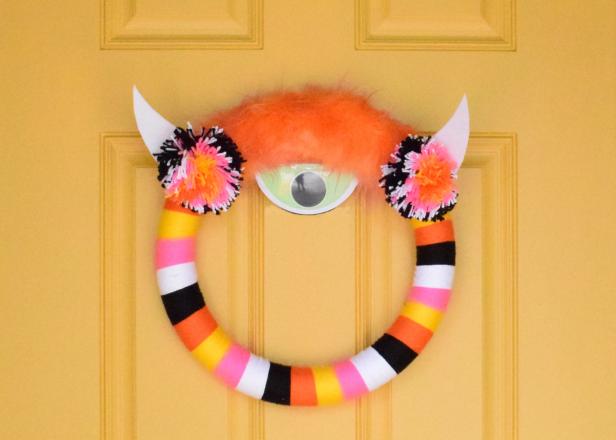 halloween monster yarn wreath