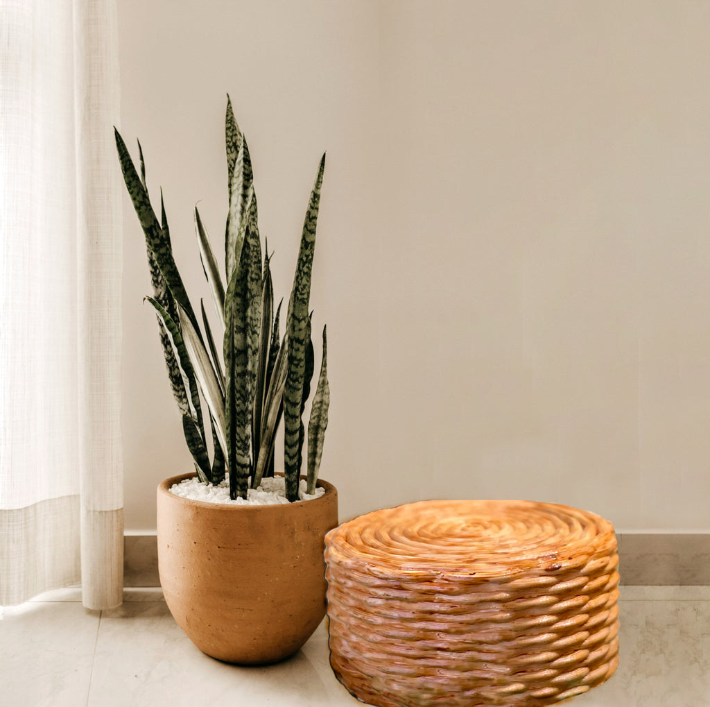 Pouf en paille pour maison de poupée