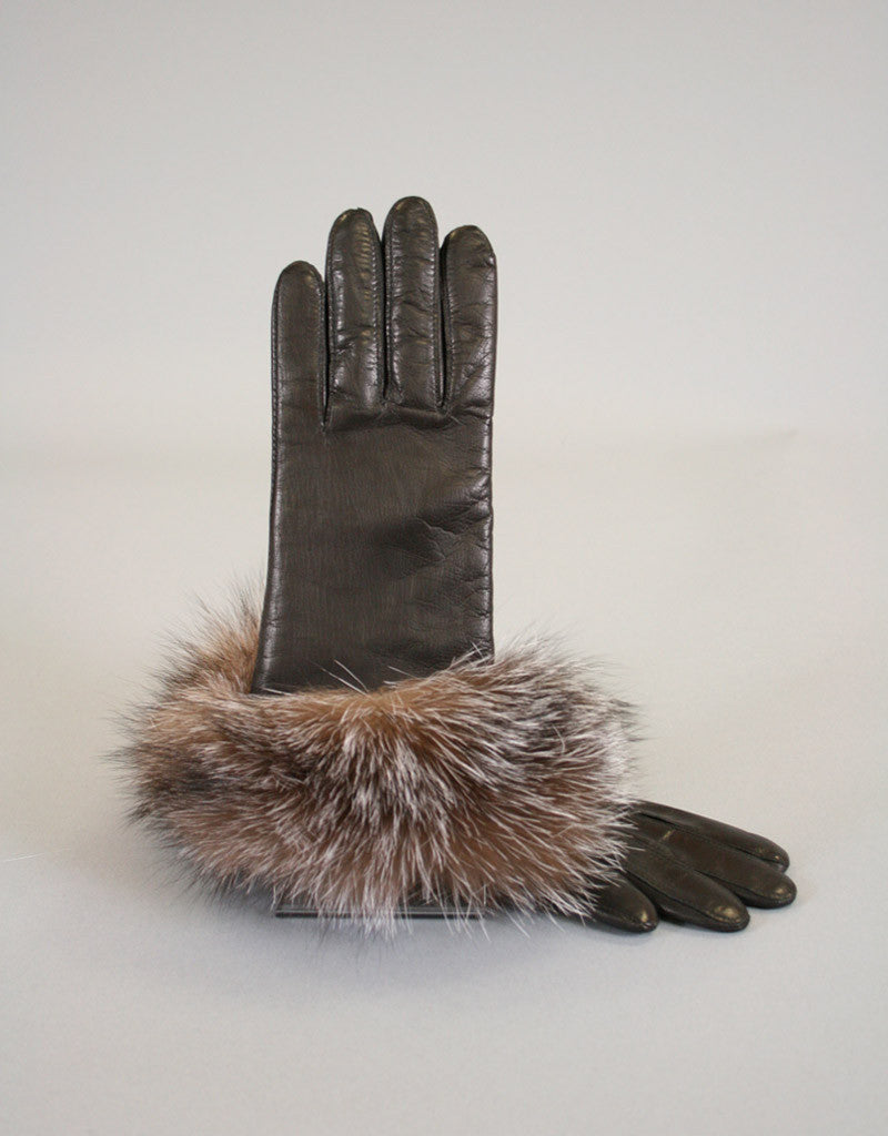 white gloves with fur trim