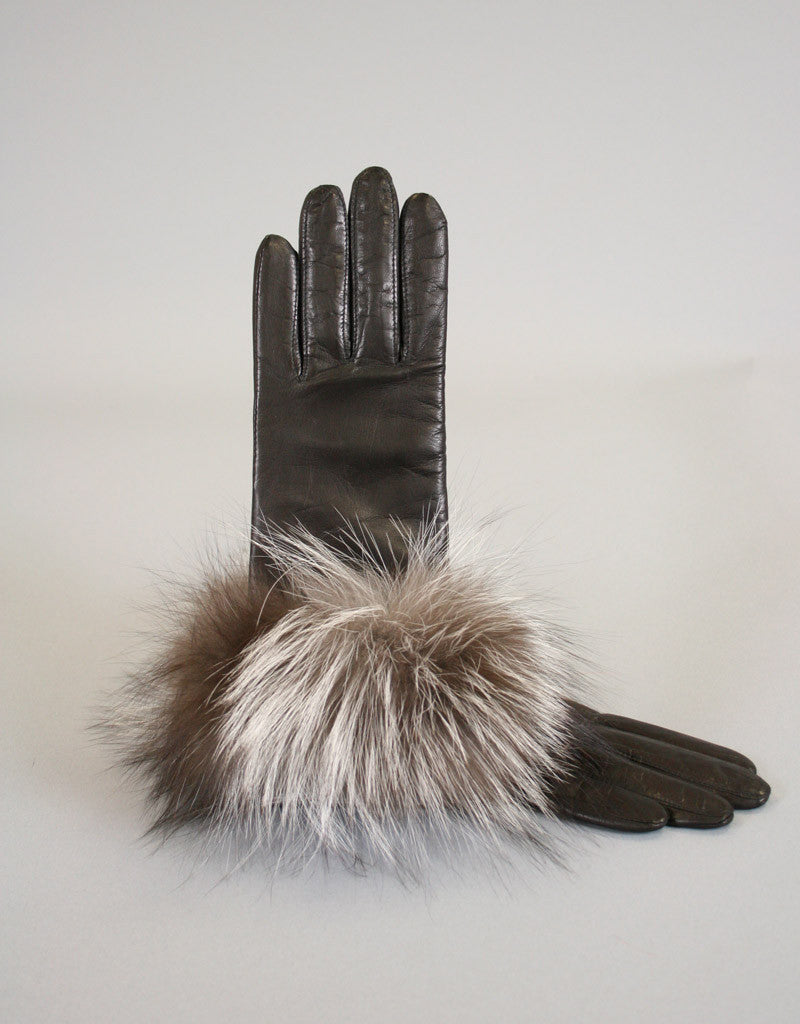 white fur trimmed gloves
