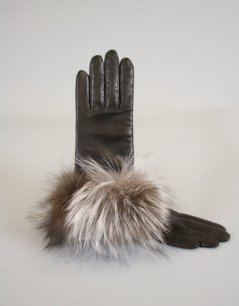 white gloves with fur trim