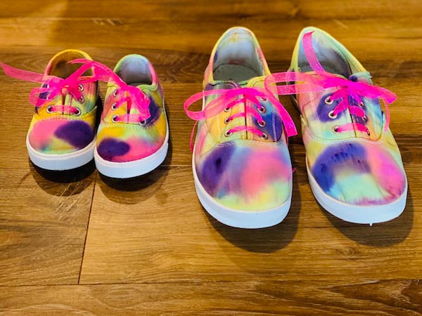 Step Into The New Year With Diy Tie Dye Mommy And Me Shoes Doodle Hog
