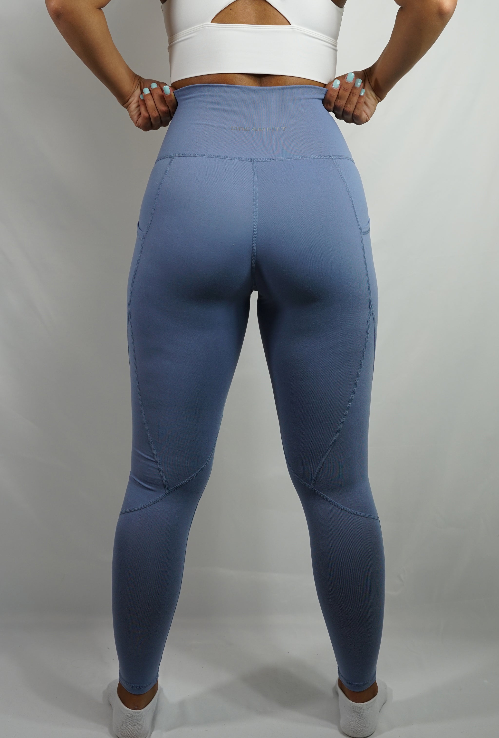 Black - Women's V2 Slick Pocket Leggings - DREAMFITT