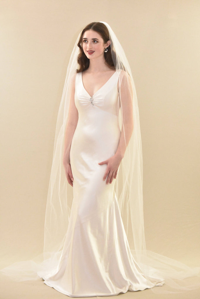 Long Cathedral Bridal Veil with Blusher Viniodress V690