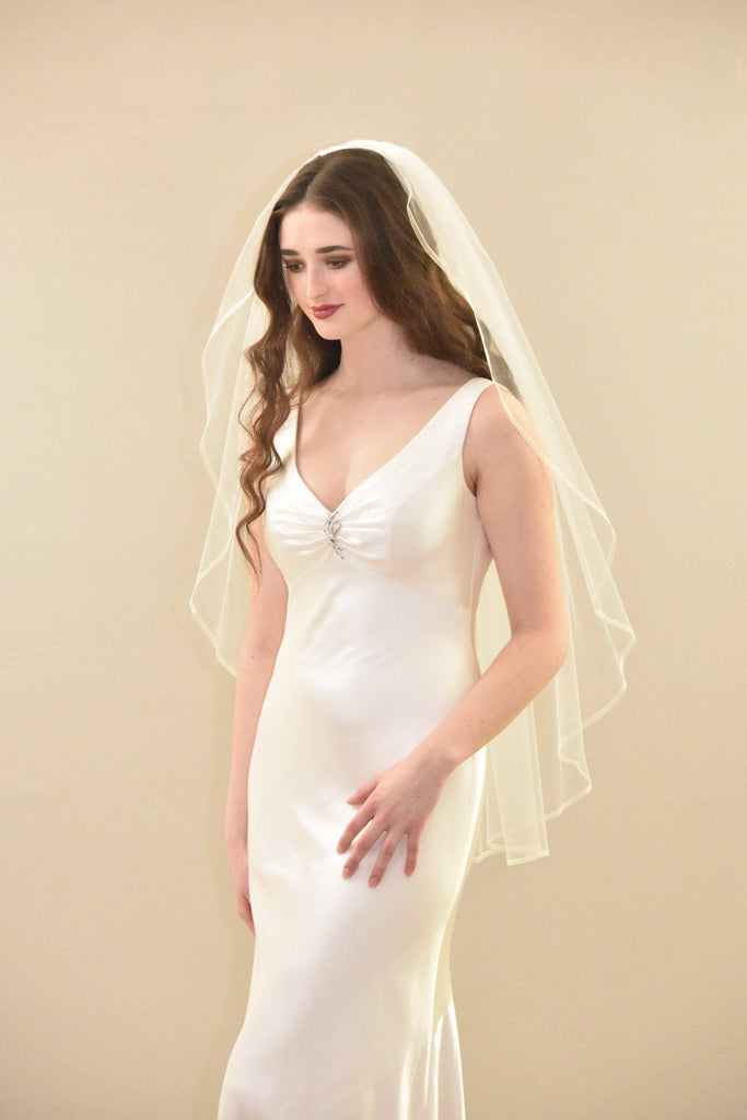 Simple 1 Tier Fingertip Length Wedding Veil with Ribbon Trim Edge –  Simibridaldresses