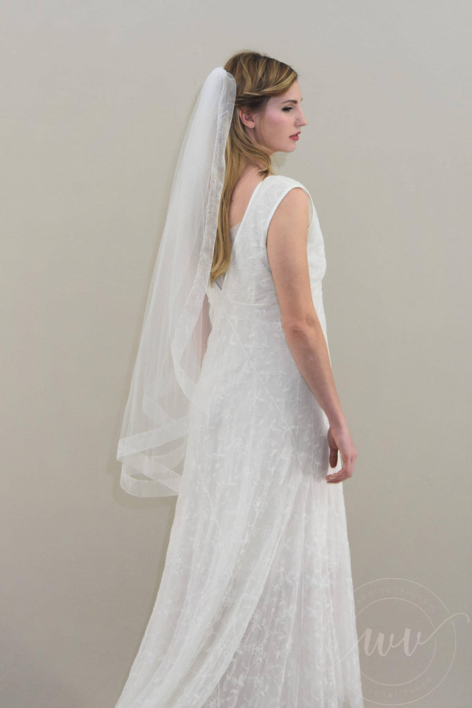 Simple 1 Tier Fingertip Length Wedding Veil with Ribbon Trim Edge –  Simibridaldresses