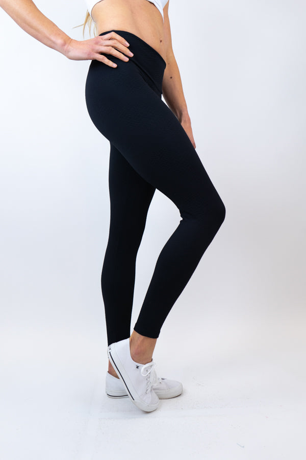 Lucy - Black Capri Activewear Legging Polyester Lycra ® Spandex