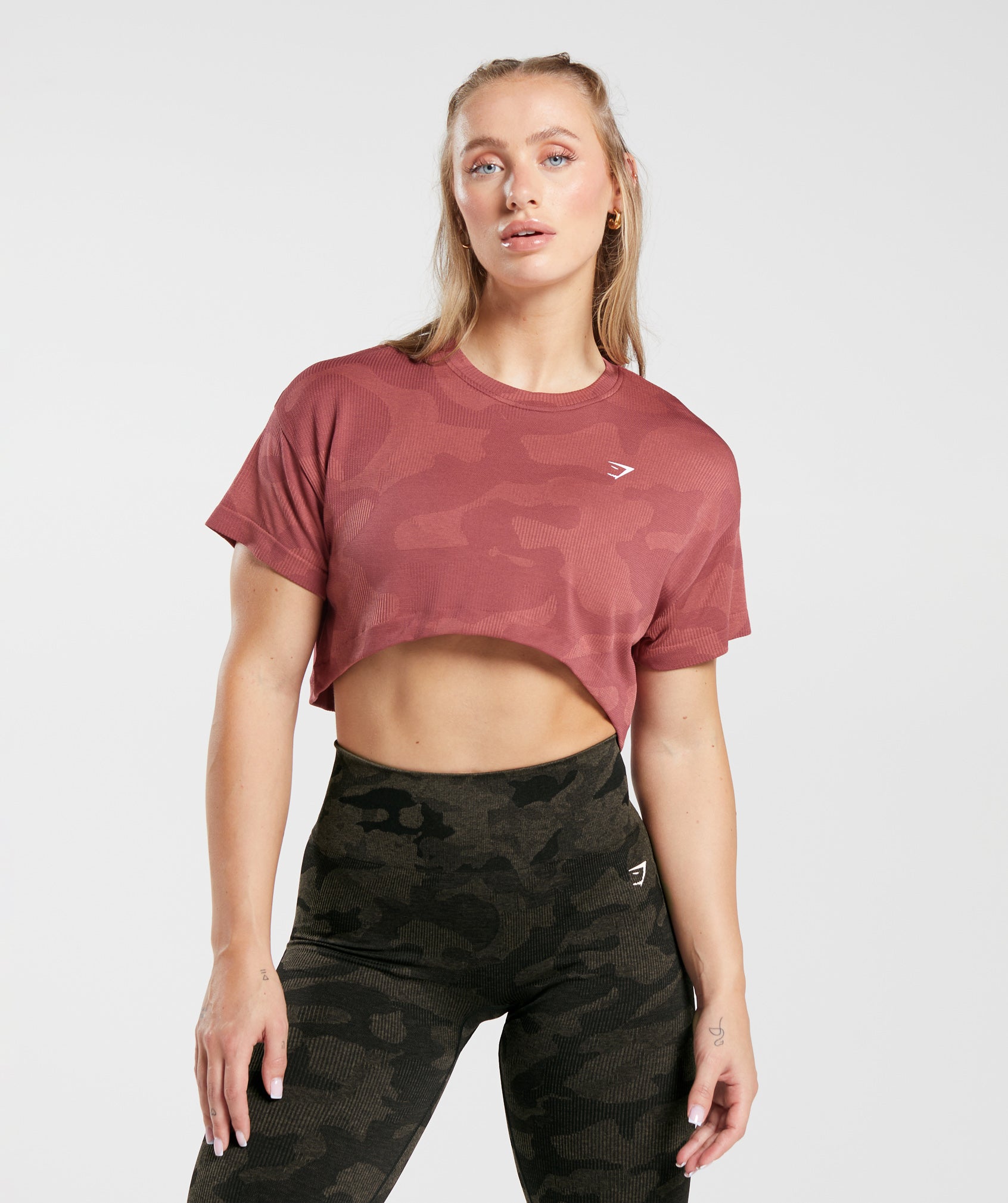 Gymshark Adapt Camo Seamless Ribbed Crop Top - Winter Olive/Soul Brown