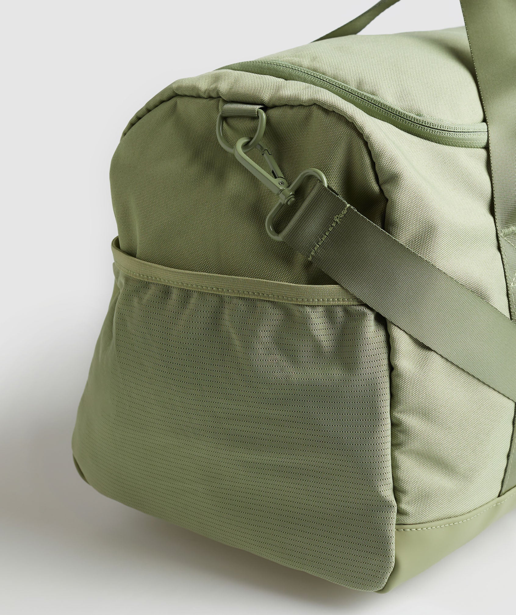 Everyday Holdall Medium in Natural Sage Green - view 3