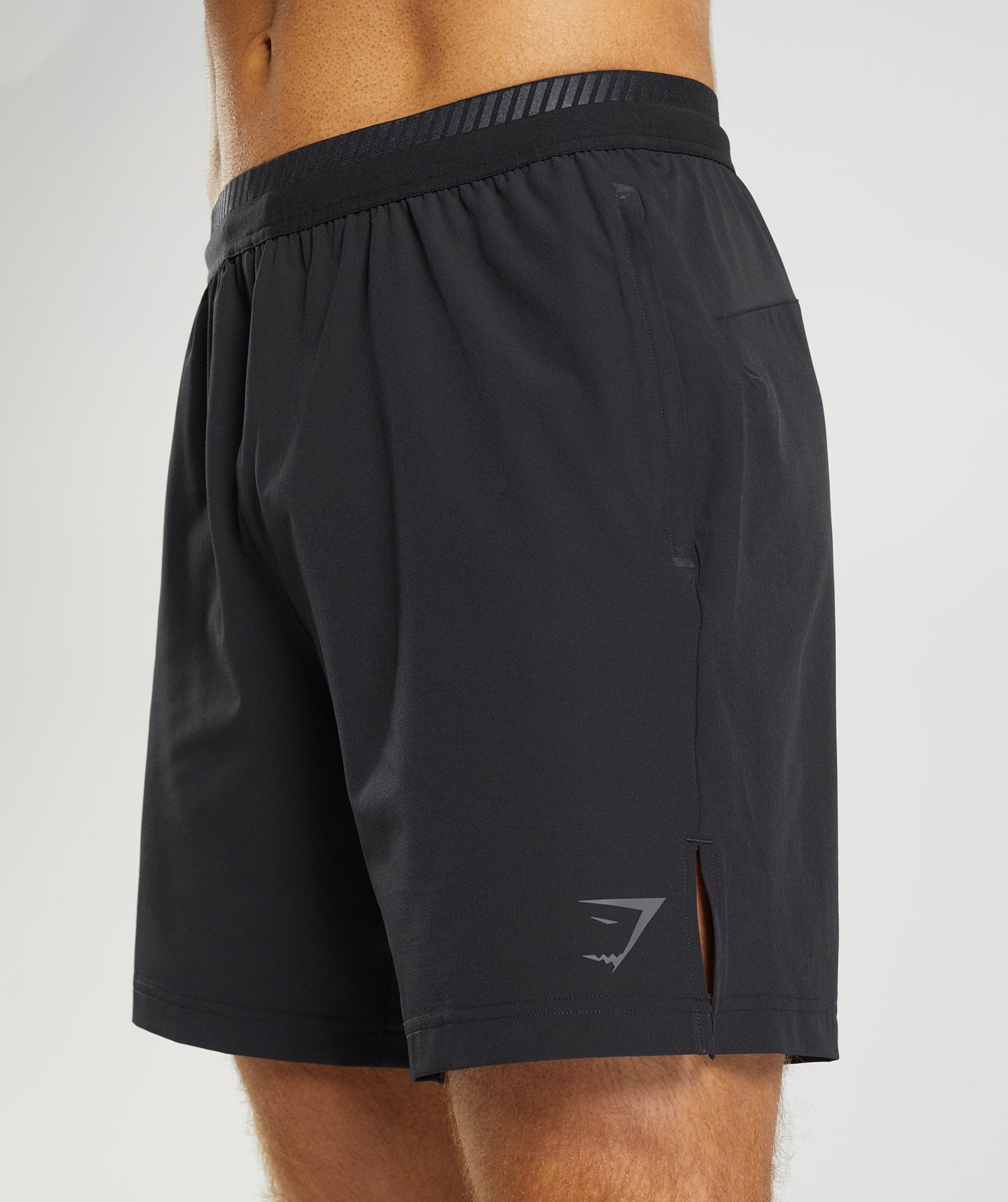 Apex 7" Hybrid Shorts in Black