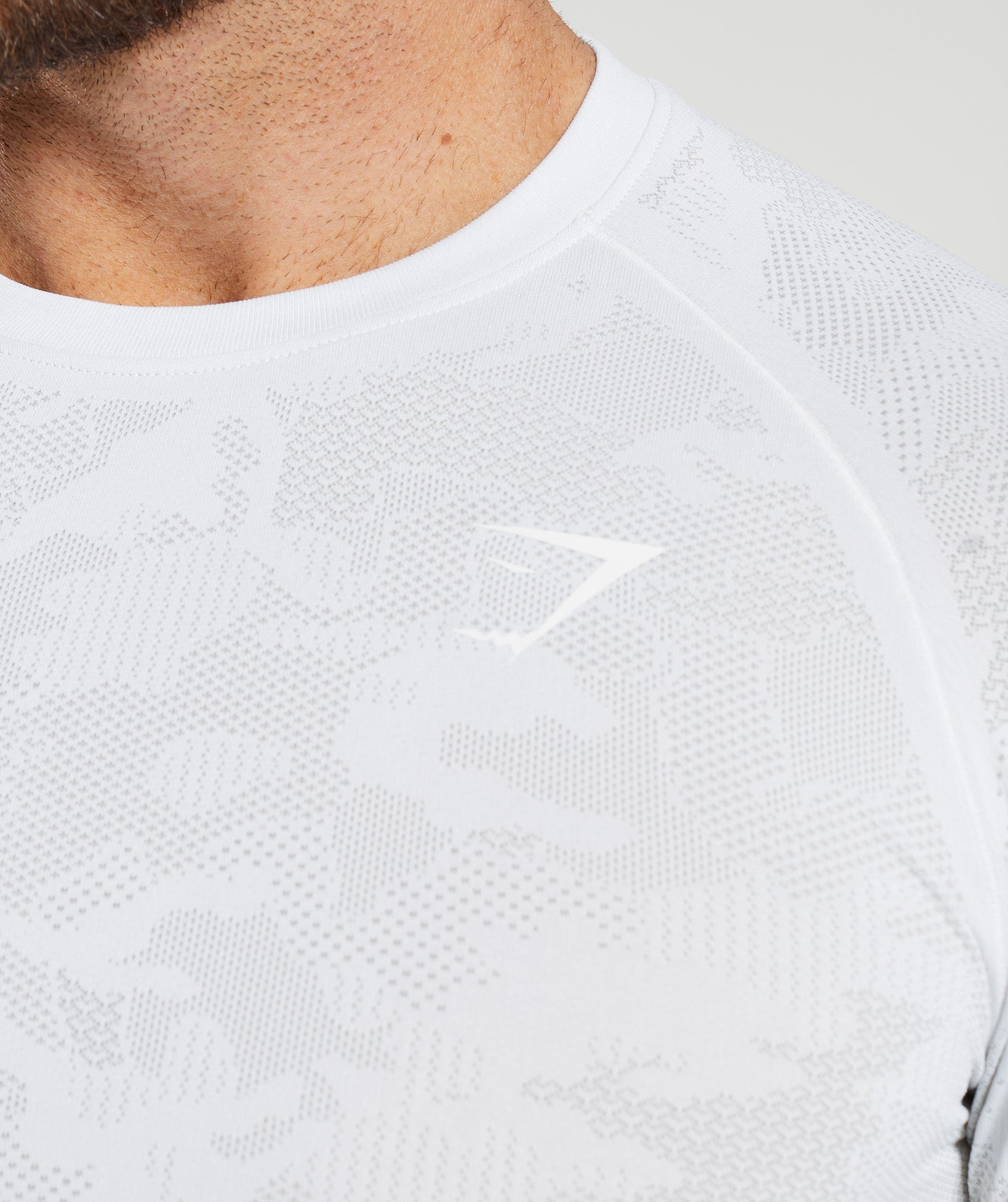 Geo Seamless Long Sleeve T-Shirt in White/Light Grey