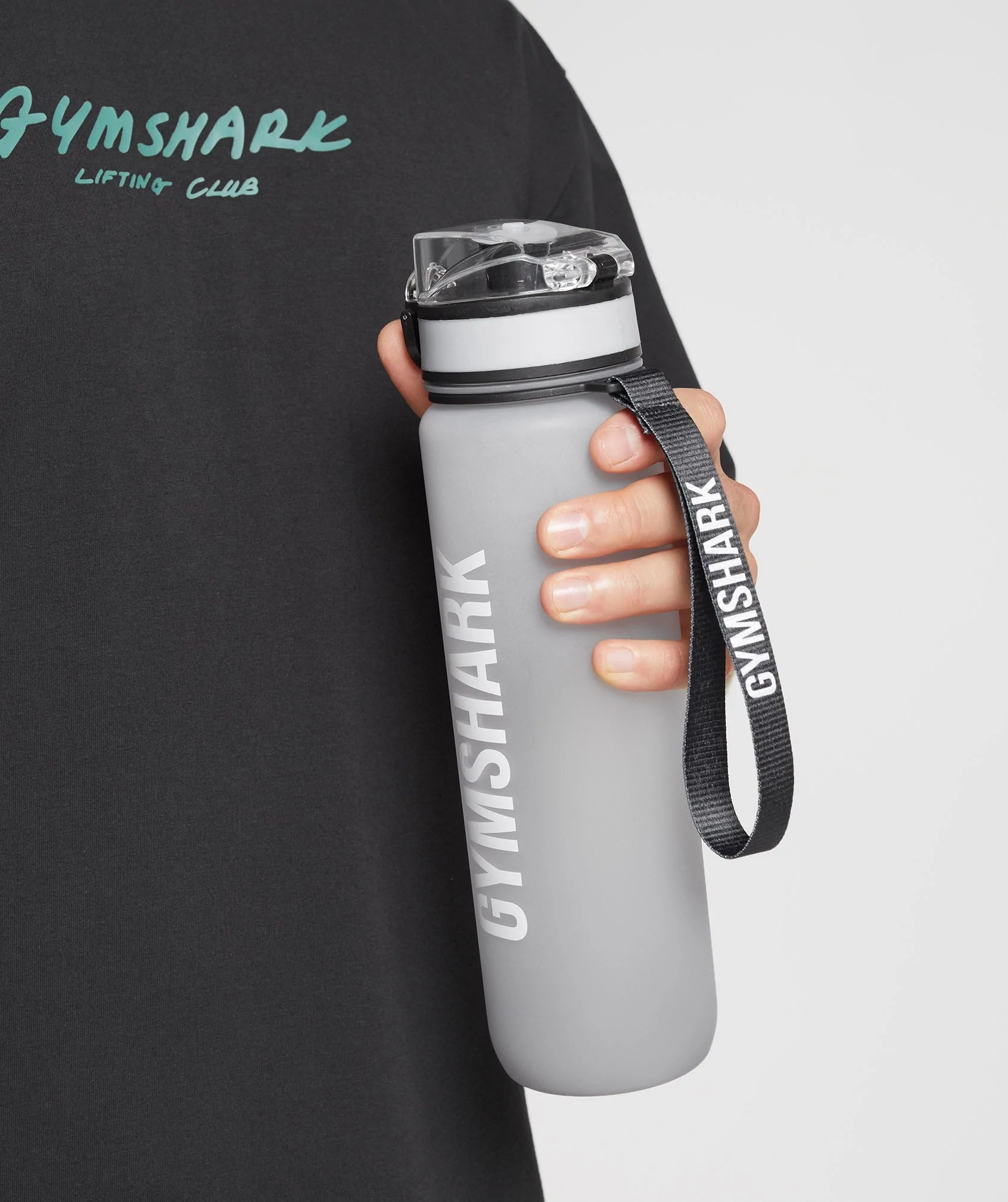 https://cdn.shopify.com/s/files/1/1367/5201/products/SportsBottle-RiverStoneGreyDriftGreyI2A6M-GBZ5-0999.118.webp?v=1673433331