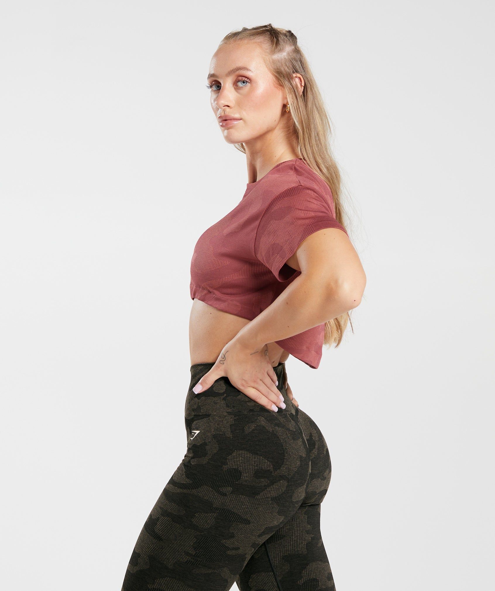 Gymshark Adapt Camo Seamless Ribbed Crop Top - Winter Olive/Soul Brown