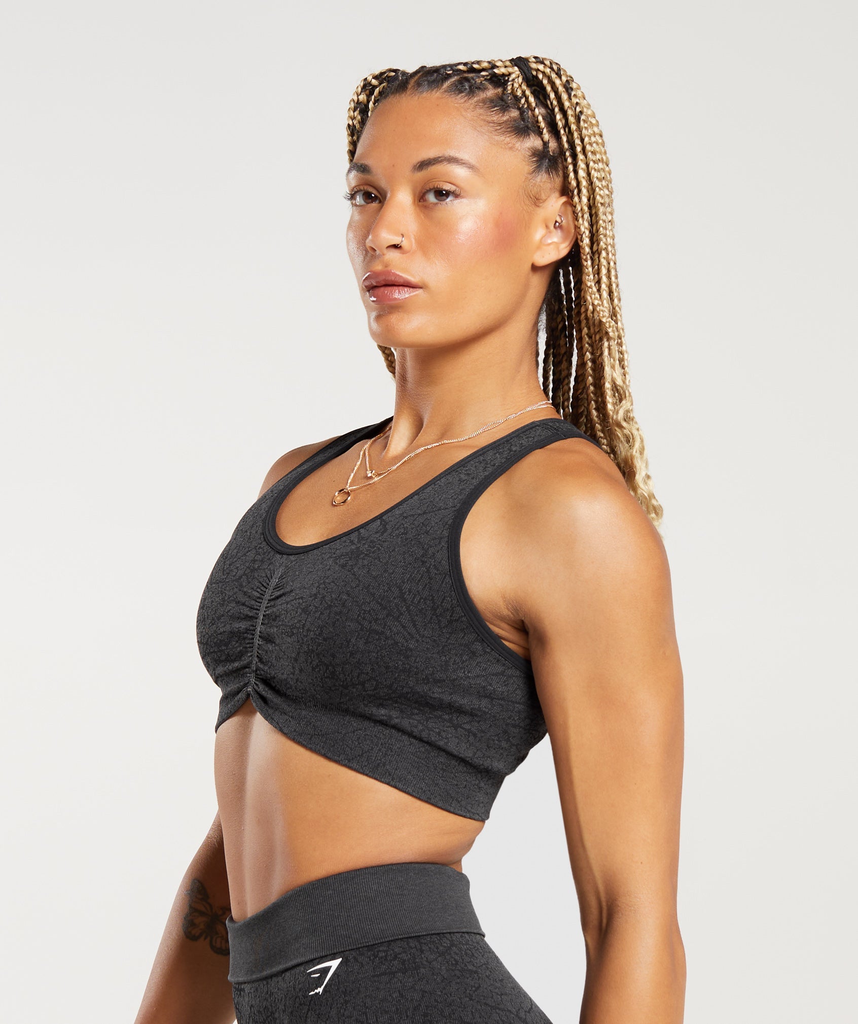 Adapt Pattern Seamless Longline Bra in Black/Graphite Grey - view 3