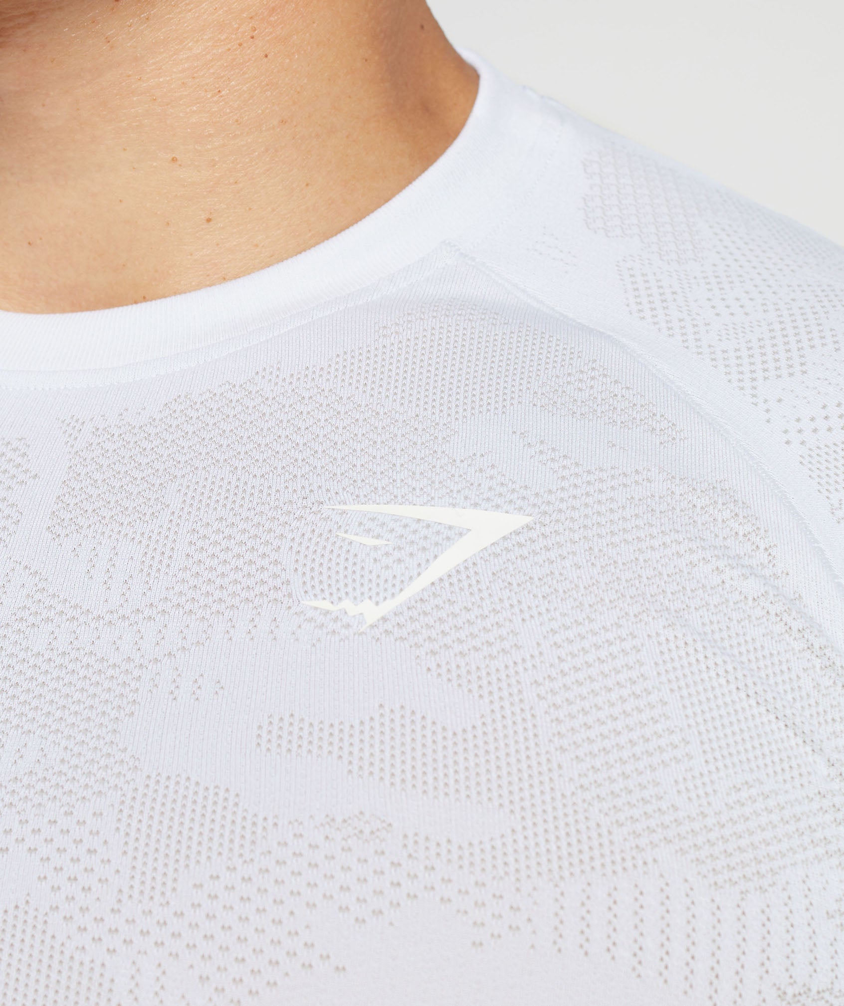 Geo Seamless T-Shirt in White/Light Grey