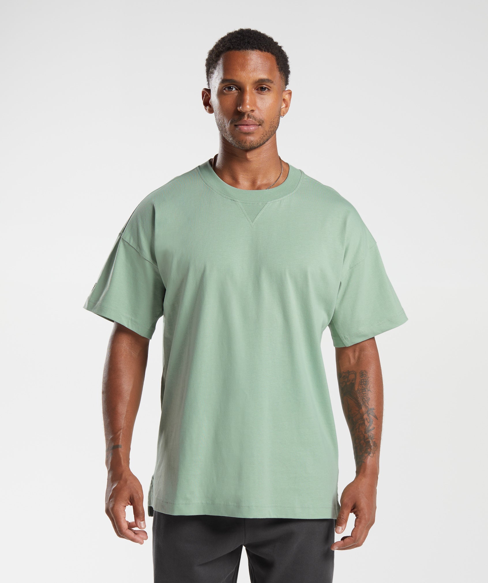 https://cdn.shopify.com/s/files/1/1367/5207/files/RestDayEssentialsSsT-Shirt-A3A8P-EB1J-DesertSageGreen-0655.jpg?v=1687889907