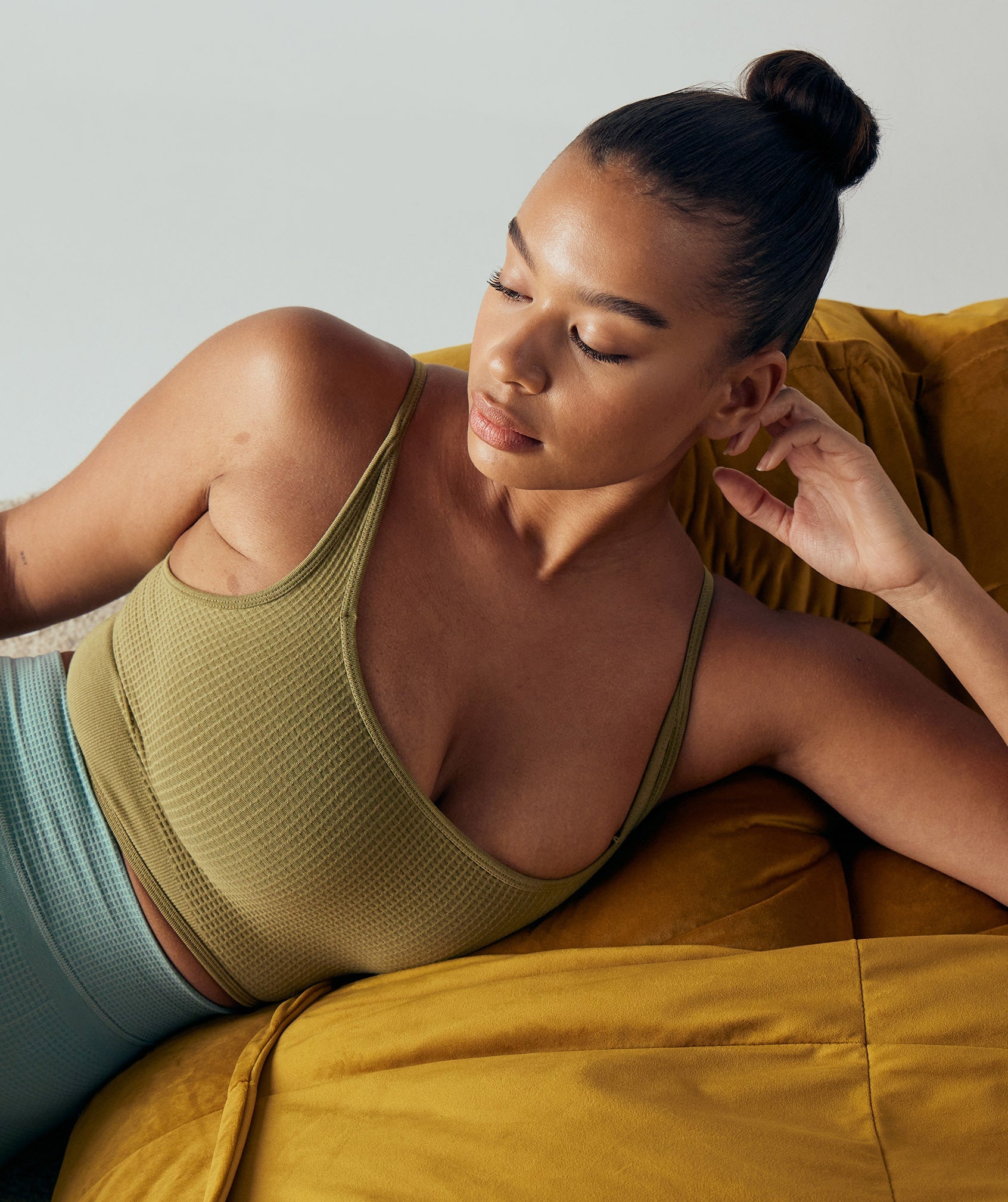 Pause Seamless Bralette in Griffin Green - view 6