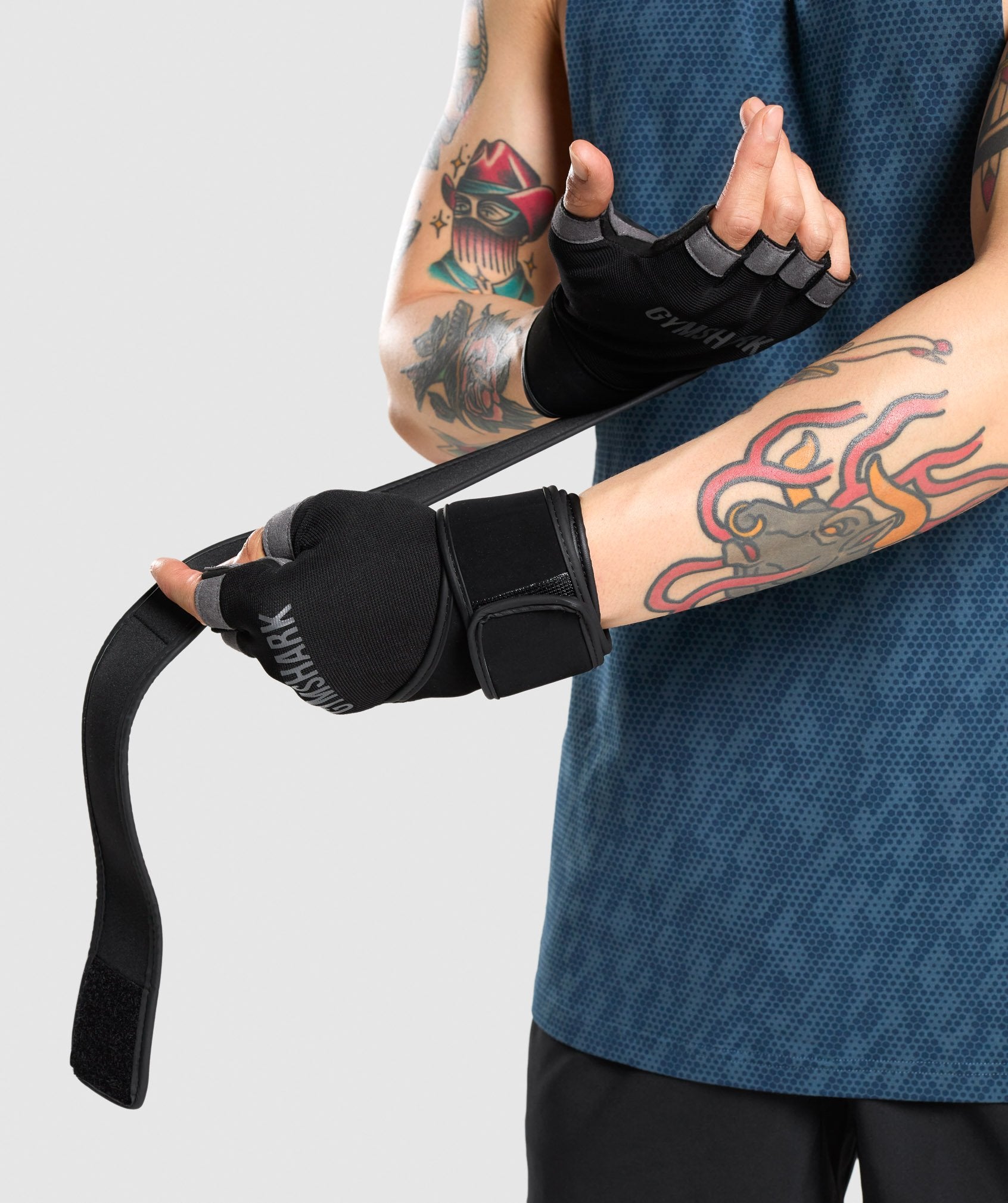 Wrap Lifting Gloves in Black