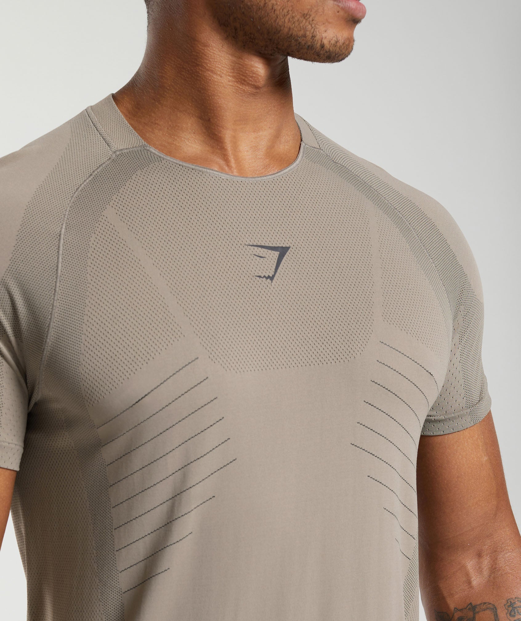 Apex Seamless T-Shirt in Linen Brown/Black - view 5